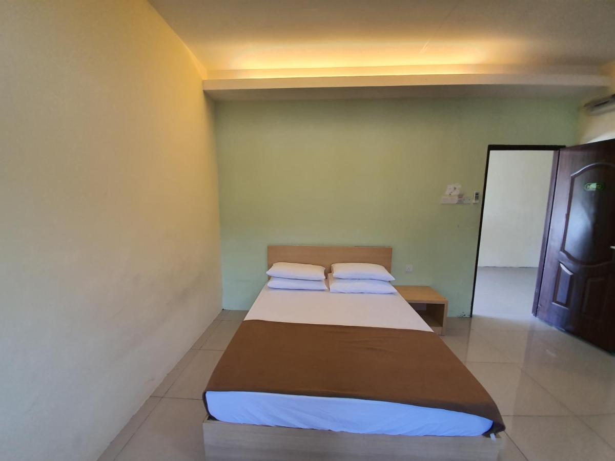 Spot On 90025 Sr Valley Hotel Σερεμπάν Εξωτερικό φωτογραφία