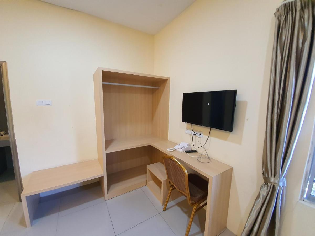 Spot On 90025 Sr Valley Hotel Σερεμπάν Εξωτερικό φωτογραφία