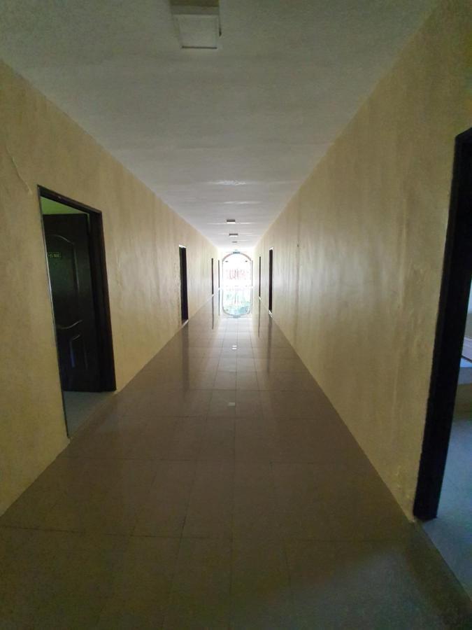 Spot On 90025 Sr Valley Hotel Σερεμπάν Εξωτερικό φωτογραφία